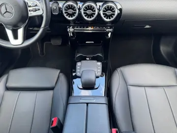MERCEDES-BENZ A 250 e Limousine LEDER MBUX SHZ TEMP KAM PANO