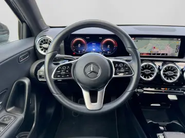 MERCEDES-BENZ A 250 e Limousine LEDER MBUX SHZ TEMP KAM PANO