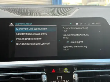 BMW 330 e xDrive Sport Line 360 KAM AHK LED NAVI