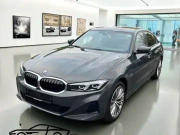 BMW 330e  xDrive Schiebedach