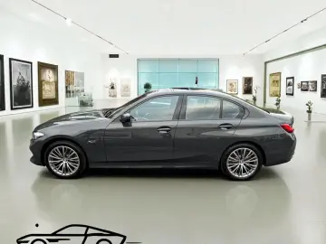 BMW 330e  xDrive Schiebedach