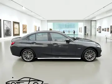 BMW 330e  xDrive Schiebedach