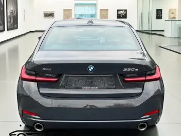 BMW 330e  xDrive Schiebedach