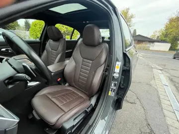 BMW 330e  xDrive Schiebedach