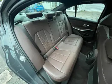 BMW 330e  xDrive Schiebedach