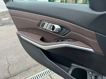 BMW 330e  xDrive Schiebedach