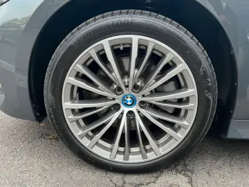 BMW 330e  xDrive Schiebedach