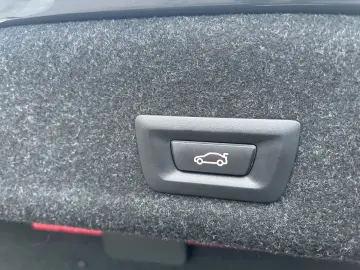 BMW 330e  xDrive Schiebedach