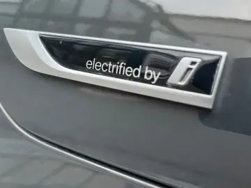 BMW 330e  xDrive Schiebedach