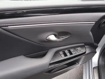 LEXUS ES 300h Limited Edition Navi ACC Kamera Pioneer