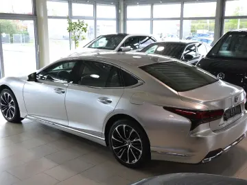LEXUS LS 500h Luxury Line Allradantrieb