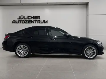 BMW 330 i xDrive Luxury Line Autom.  Deutsches Frzg.