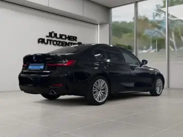 BMW 330 i xDrive Luxury Line Autom.  Deutsches Frzg.