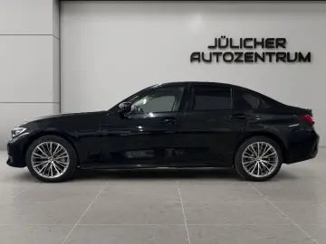 BMW 330 i xDrive Luxury Line Autom.  Deutsches Frzg.