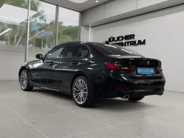 BMW 330 i xDrive Luxury Line Autom.  Deutsches Frzg.