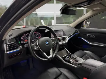 BMW 330 i xDrive Luxury Line Autom.  Deutsches Frzg.