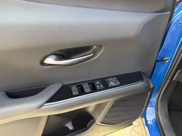 LEXUS UX 250 h Style.LED.ACC.Kamera.