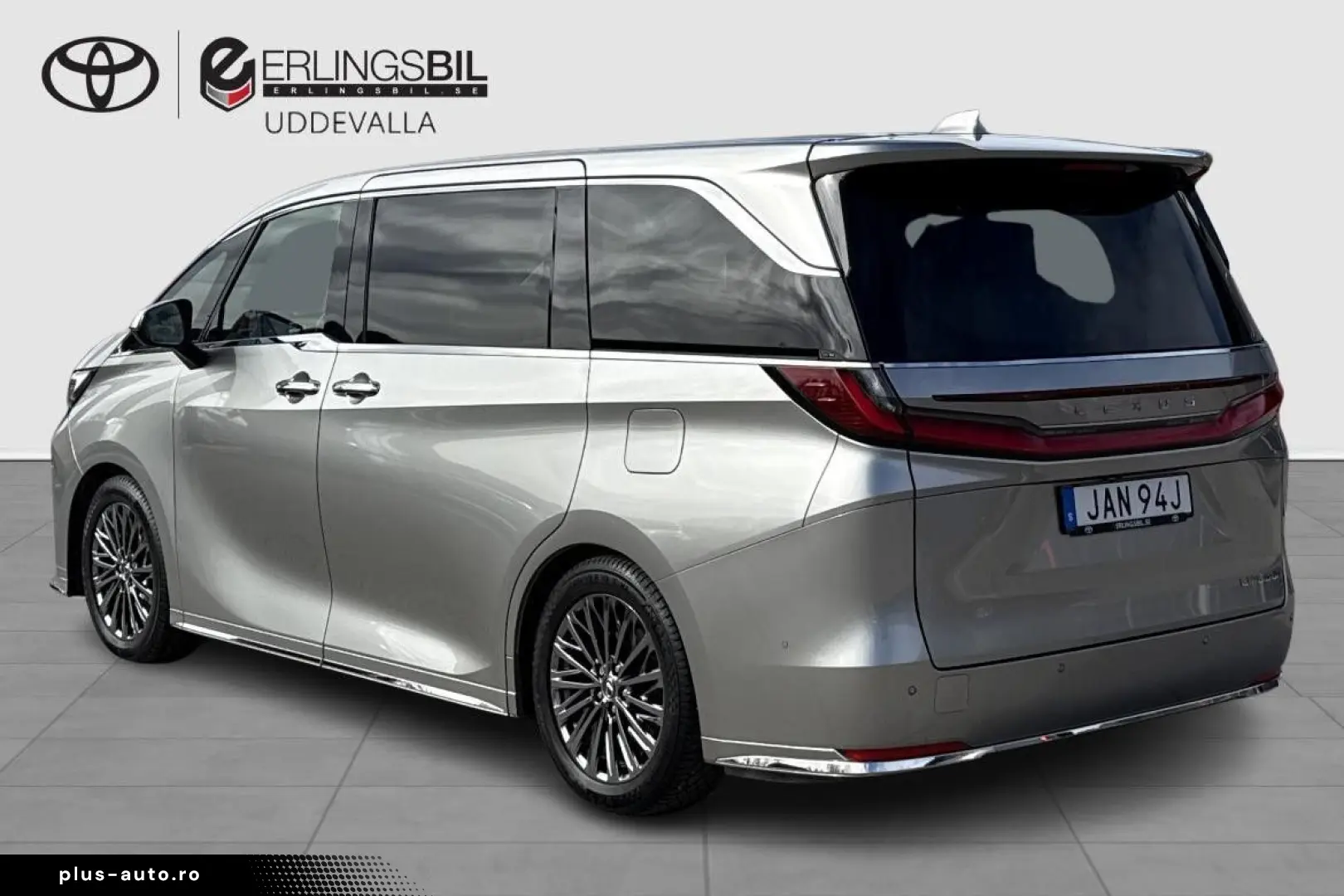 LEXUS LM 350h AWD LUXURY 4-SEAT