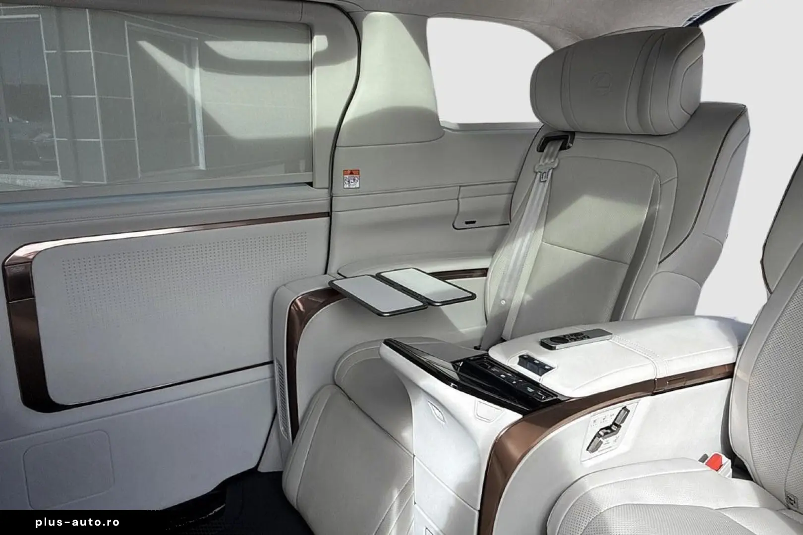 LEXUS LM 350h AWD LUXURY 4-SEAT