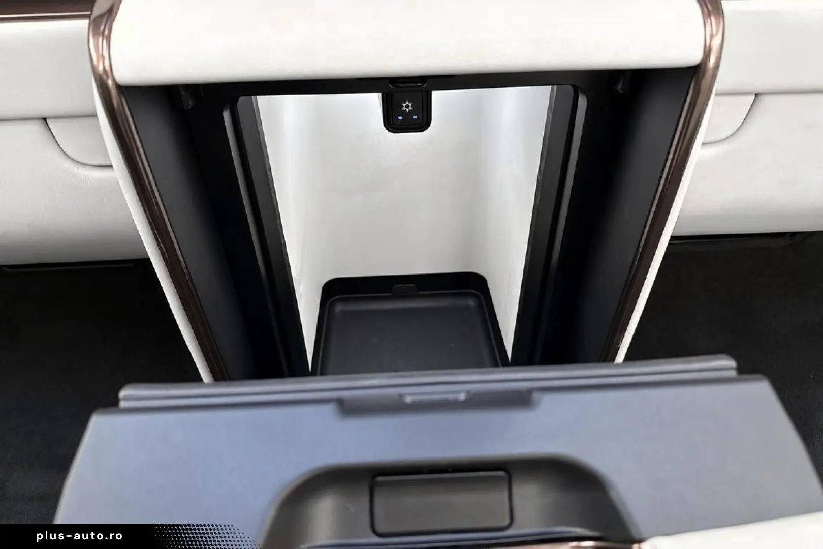 LEXUS LM 350h AWD LUXURY 4-SEAT