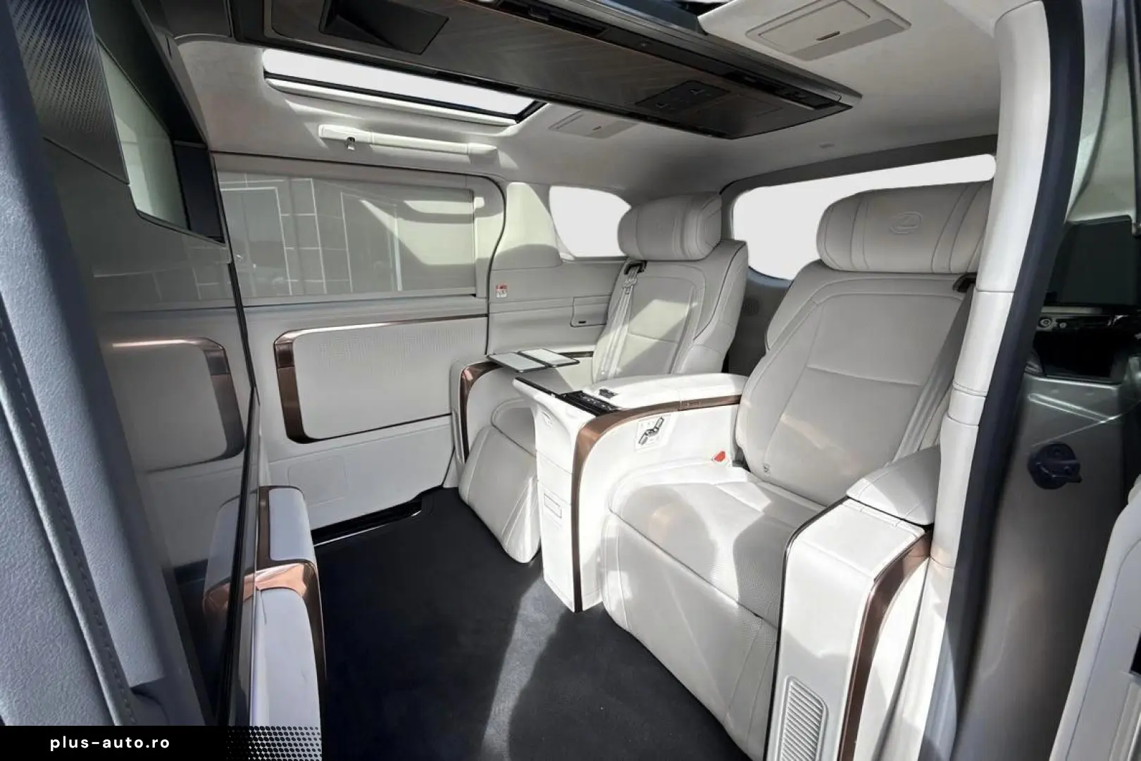 LEXUS LM 350h AWD LUXURY 4-SEAT