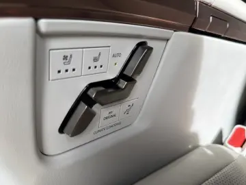 LEXUS LM 350h AWD LUXURY 4-SEAT