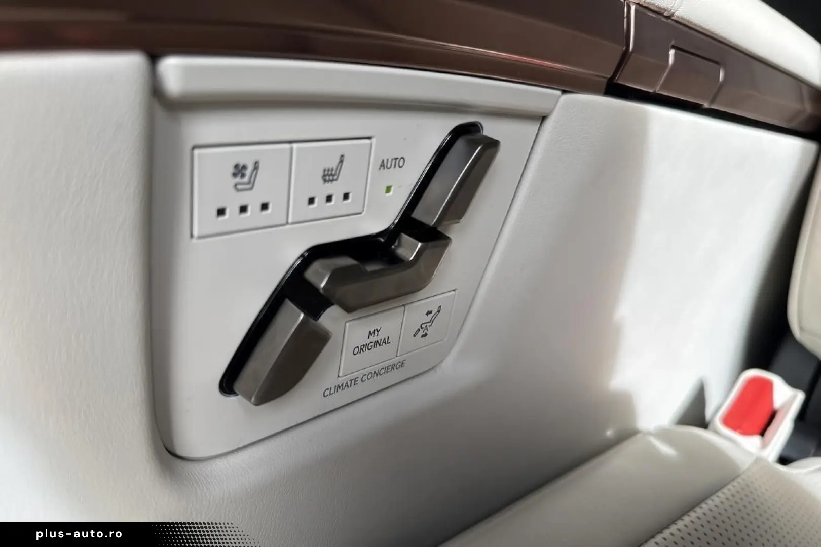 LEXUS LM 350h AWD LUXURY 4-SEAT