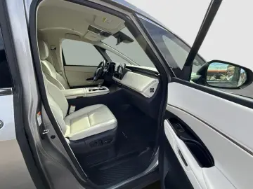 LEXUS LM 350h AWD LUXURY 4-SEAT