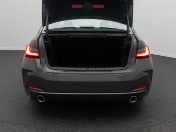 BMW 330i xD Komfort DAB HiFi Leder M Sport 19Zoll