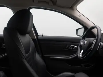 BMW 330i xD Komfort DAB HiFi Leder M Sport 19Zoll