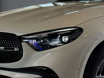 MERCEDES-BENZ GLC 300 d 4M AMG Pano HuD Burm3D D.Light AHK