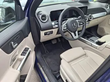 Mercedes-Benz GLB 220