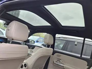 Mercedes-Benz GLB 220