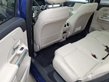 Mercedes-Benz GLB 220