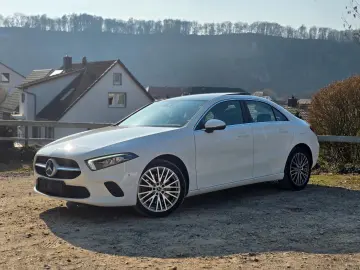MERCEDES-BENZ A 250 e Limousine Prog. PANO KAM LED WIDE 18