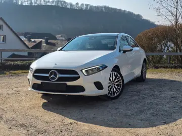 MERCEDES-BENZ A 250 e Limousine Prog. PANO KAM LED WIDE 18