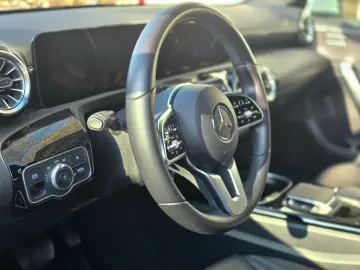 MERCEDES-BENZ A 250 e Limousine Prog. PANO KAM LED WIDE 18