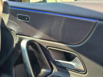 MERCEDES-BENZ A 250 e Limousine Prog. PANO KAM LED WIDE 18