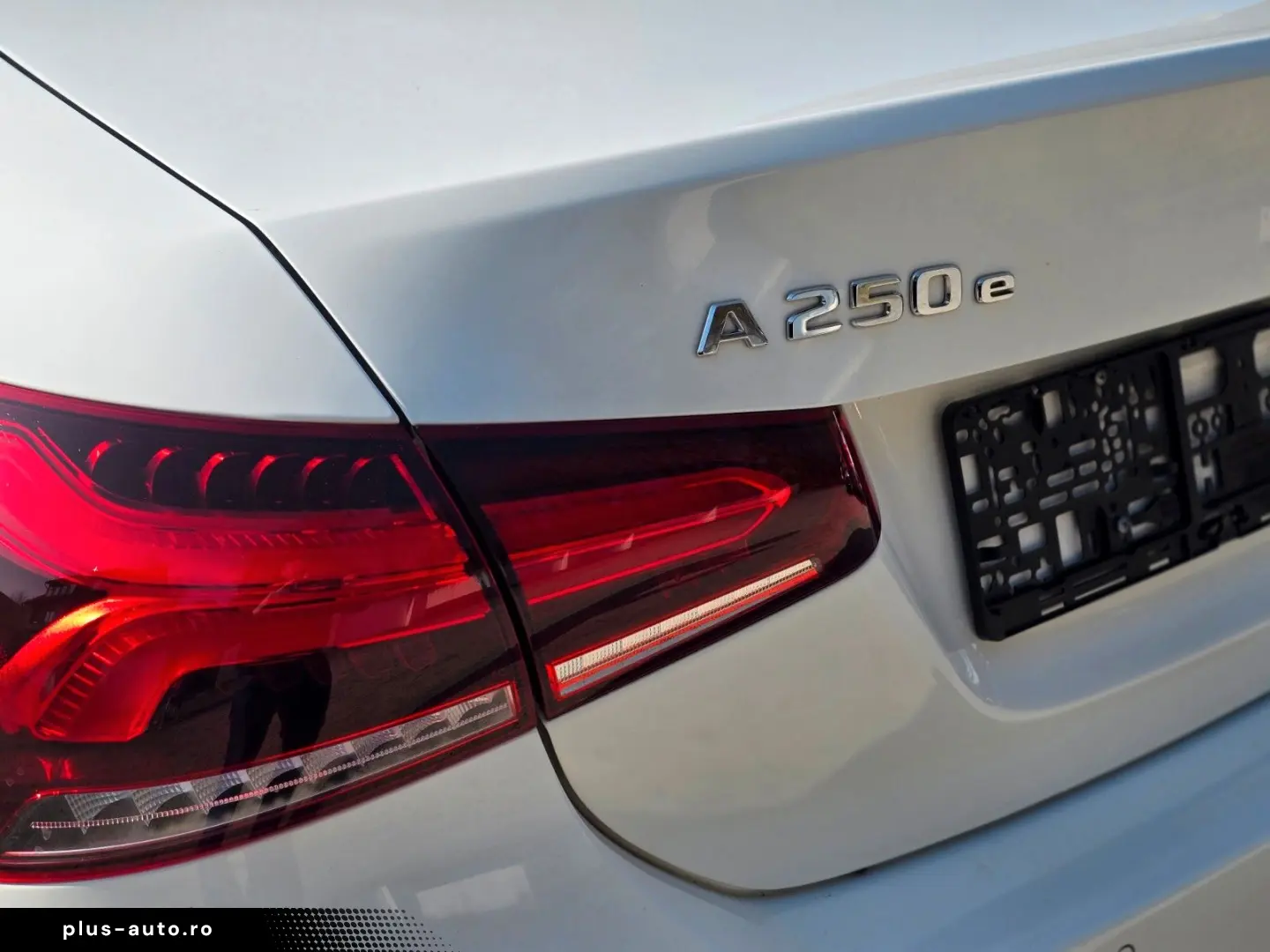 MERCEDES-BENZ A 250 e Limousine Prog. PANO KAM LED WIDE 18