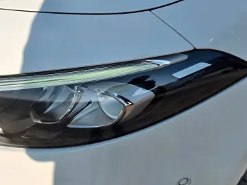 MERCEDES-BENZ A 250 e Limousine Prog. PANO KAM LED WIDE 18