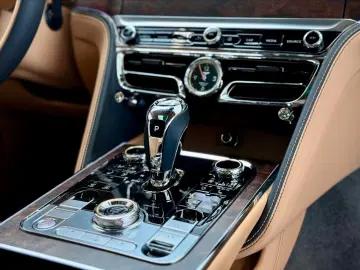 Bentley Flying Spur Azure V8