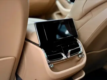 Bentley Flying Spur Azure V8