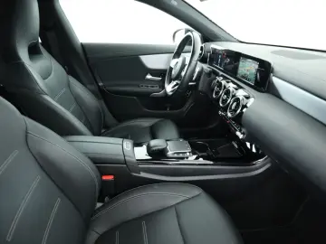 MERCEDES-BENZ CLA 250 e  AMG-Line PTS Kamera Navigation
