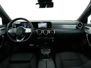 MERCEDES-BENZ CLA 250 e  AMG-Line PTS Kamera Navigation