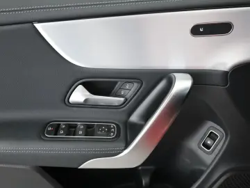 MERCEDES-BENZ CLA 250 e  AMG-Line PTS Kamera Navigation