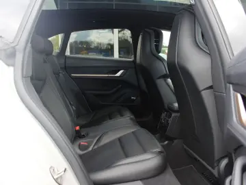 PORSCHE Taycan Cross Turismo 4 93 kWh   SoH 92 2%   Pano