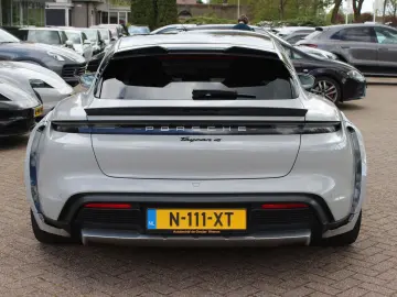 PORSCHE Taycan Cross Turismo 4 93 kWh   SoH 92 2%   Pano