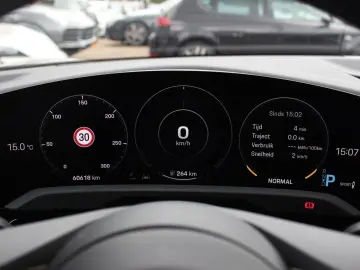 PORSCHE Taycan Cross Turismo 4 93 kWh   SoH 92 2%   Pano