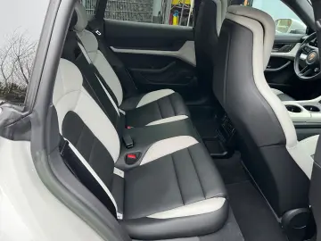 PORSCHE Sport Turismo Pano HUD Bose Luft Perf HAL 21