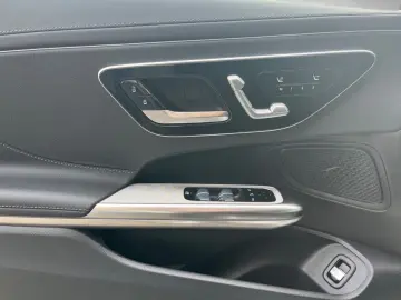 MERCEDES-BENZ CLE 200 Cabriolet AMG Leder Kamera Verdeck rot